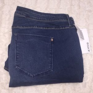 JustFab NWT Blue Cropped Jeans 20W